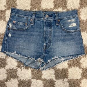 LEVIS 501 BUTTON FLY SHORTS SIZE 28